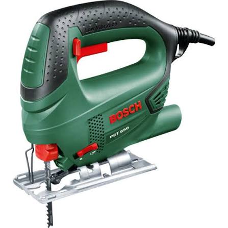 Nätdriven sticksåg från Bosch i grönt och svart.